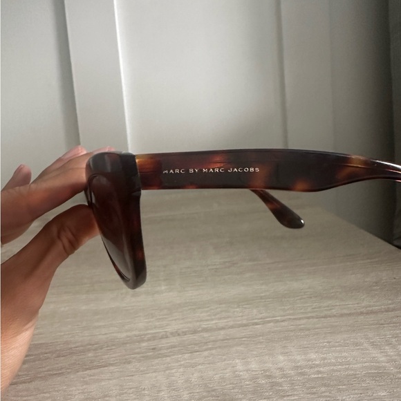 Marc by Marc Jacobs tortoise cat eye sunglasses - Picture 3 of 6